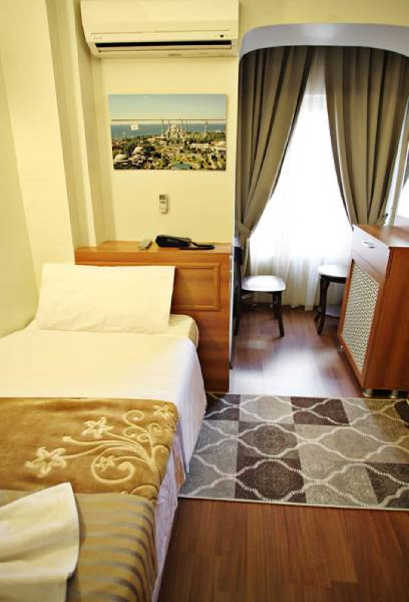 Taksim Palace Hotel Istanbul Exterior photo
