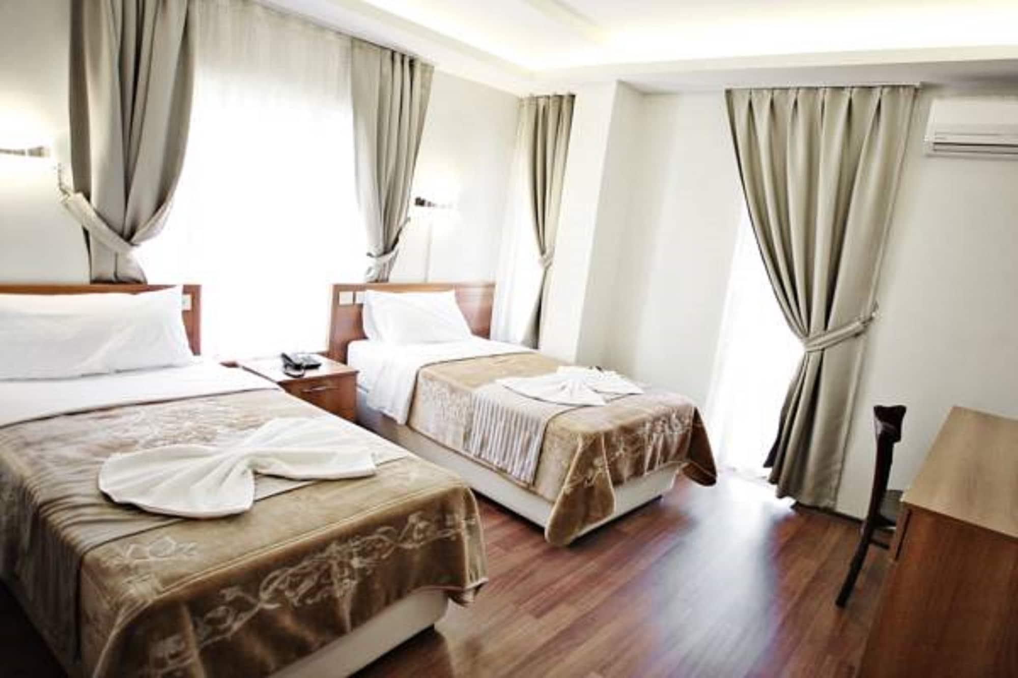 Taksim Palace Hotel Istanbul Exterior photo