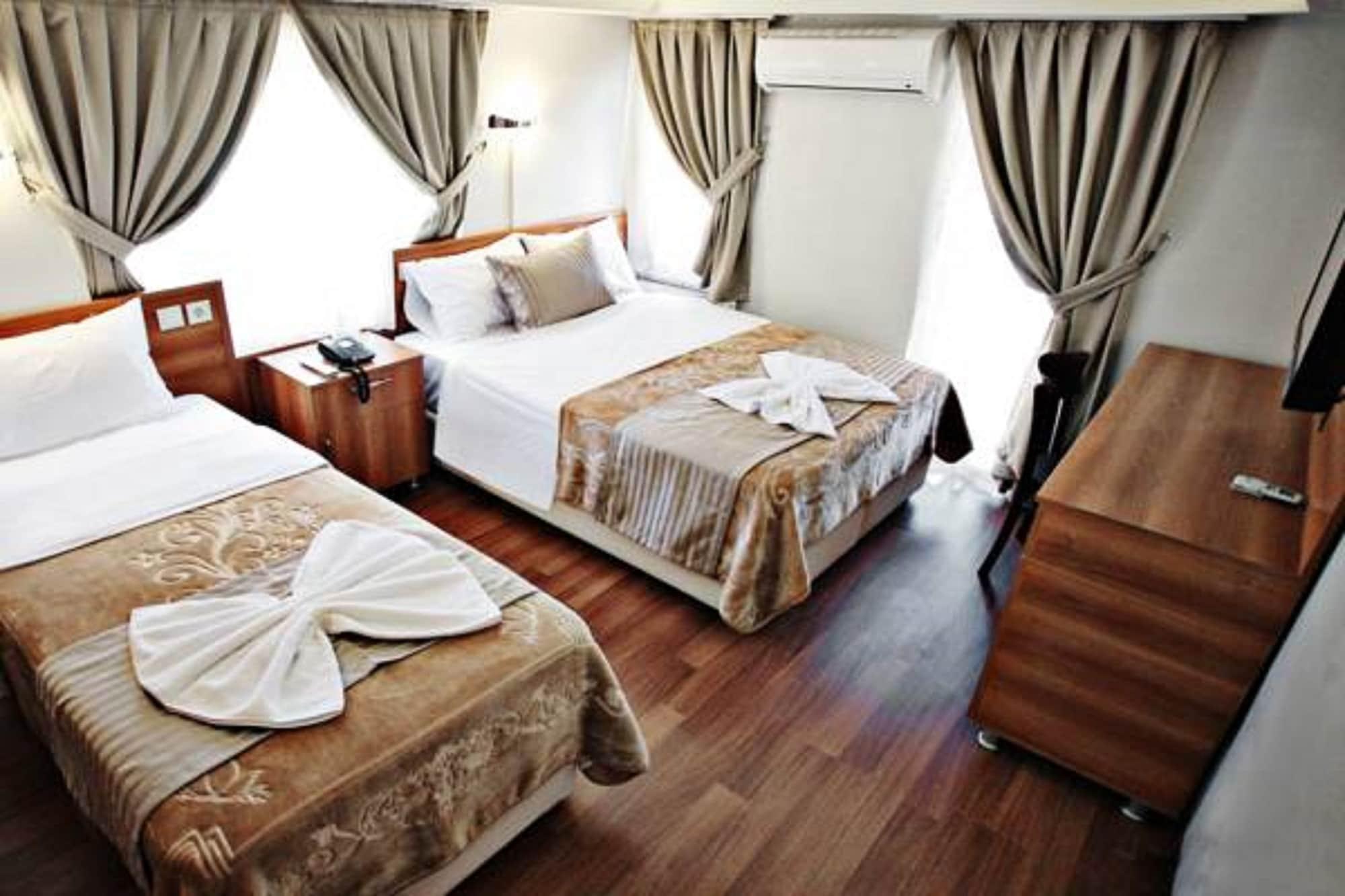 Taksim Palace Hotel Istanbul Exterior photo