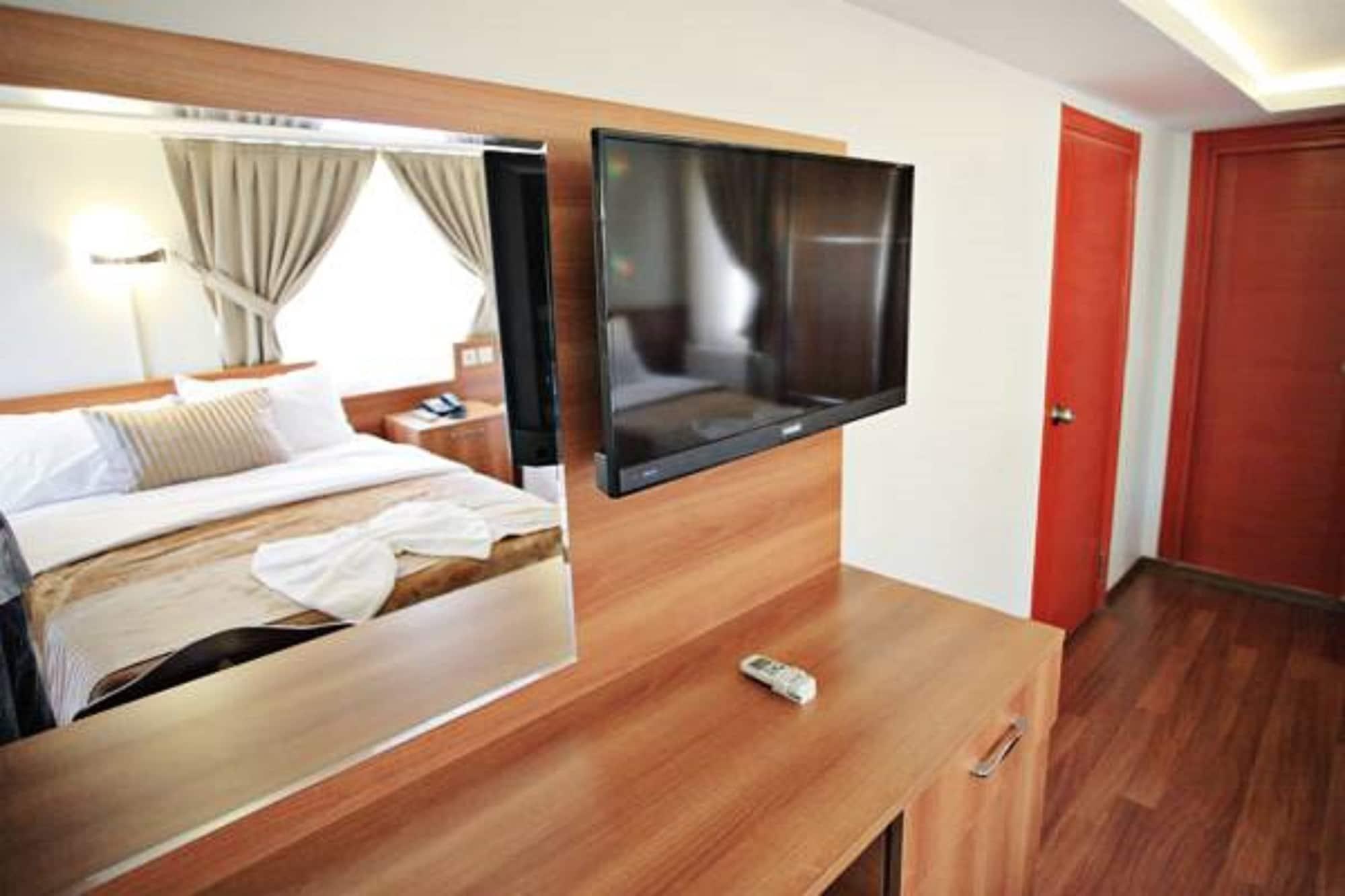 Taksim Palace Hotel Istanbul Exterior photo