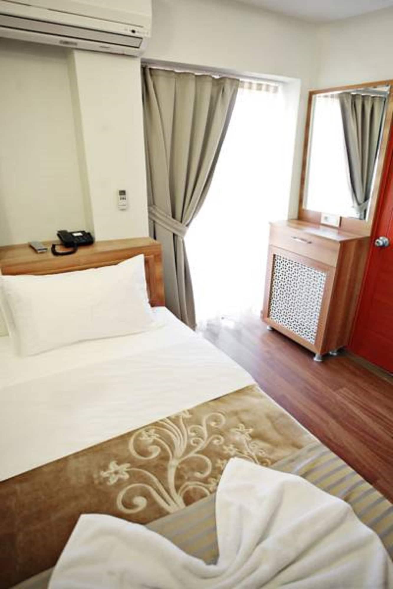 Taksim Palace Hotel Istanbul Exterior photo